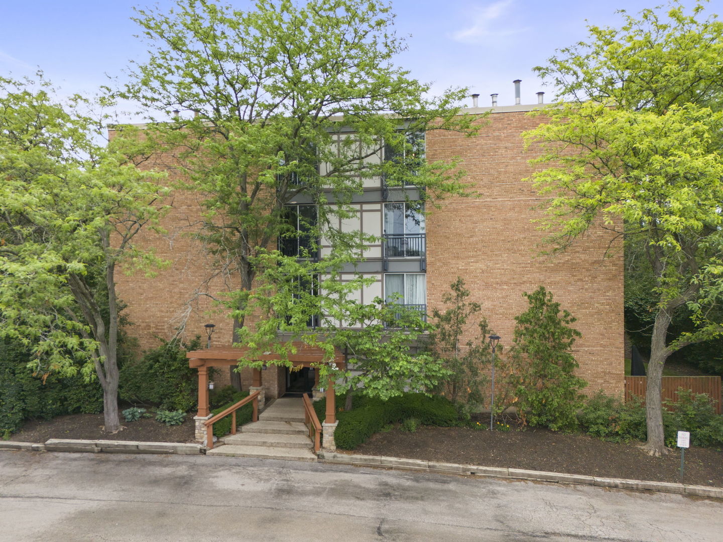 Property Photo:  1833 Four Lakes Avenue 2A  IL 60532 