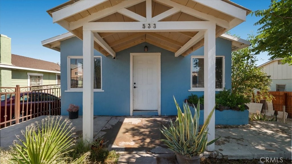 Property Photo:  533 E Fredricks Street  CA 92311 