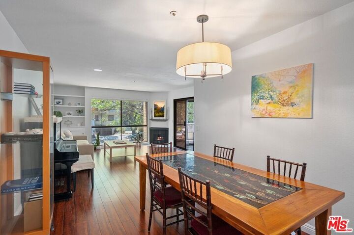 Property Photo:  413 Hawthorne Street 102  CA 91204 
