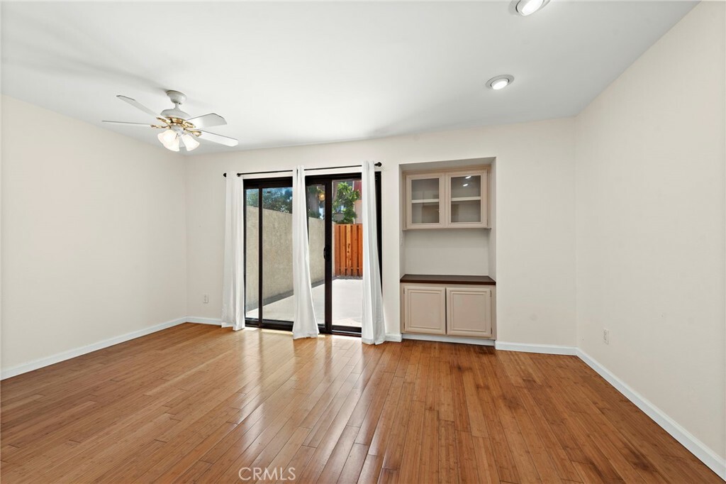 Property Photo: 310 W Imperial Avenue 6 CA 90245