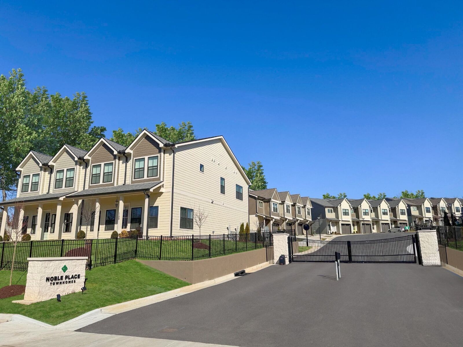 Property Photo: 1313 Shannon Lane 84 TN 37211