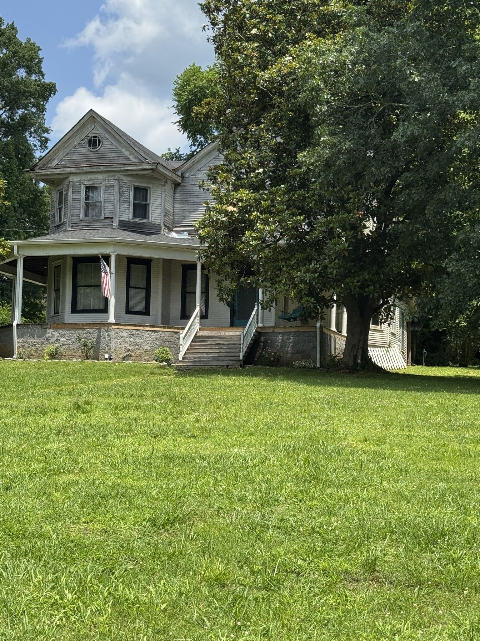 Property Photo: 403 Vine St S TN 37183