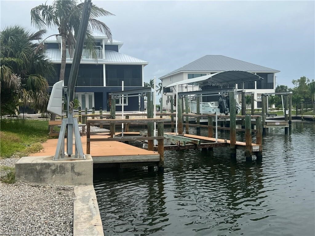 Property Photo: 3 Palmview Boulevard FL 33931