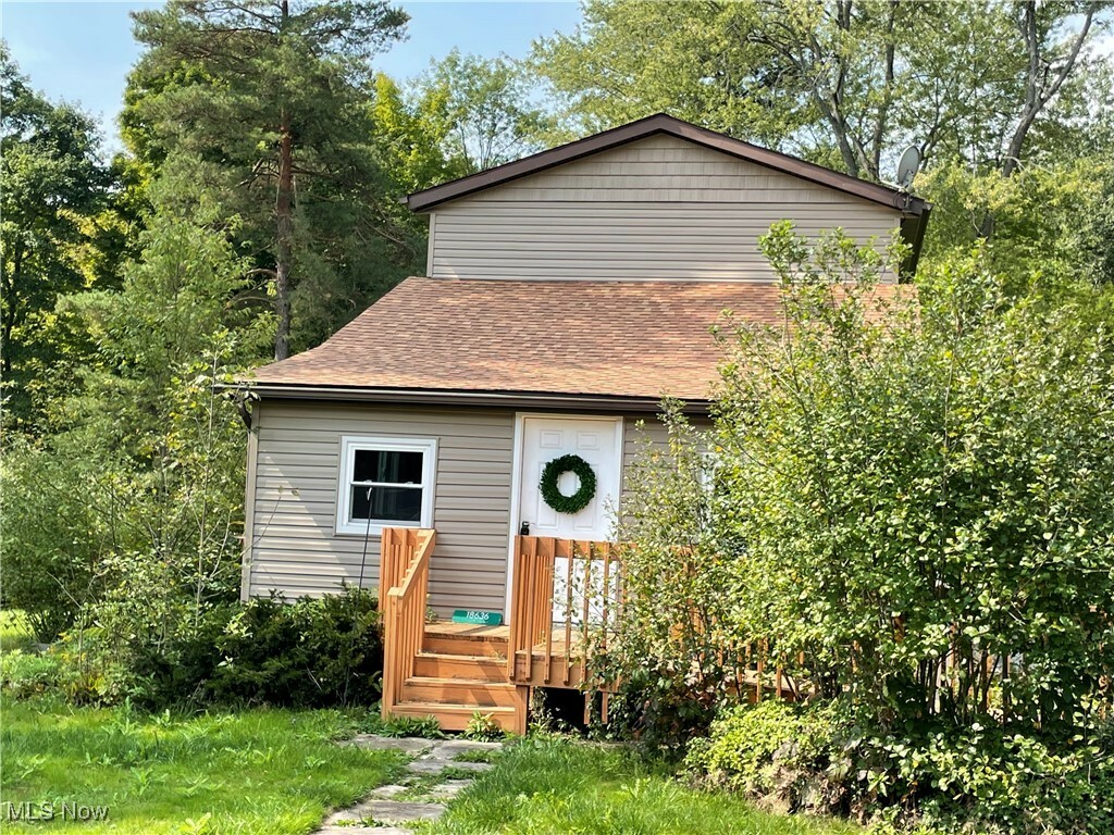Property Photo: 18636 Mount Pleasant Drive OH 44023