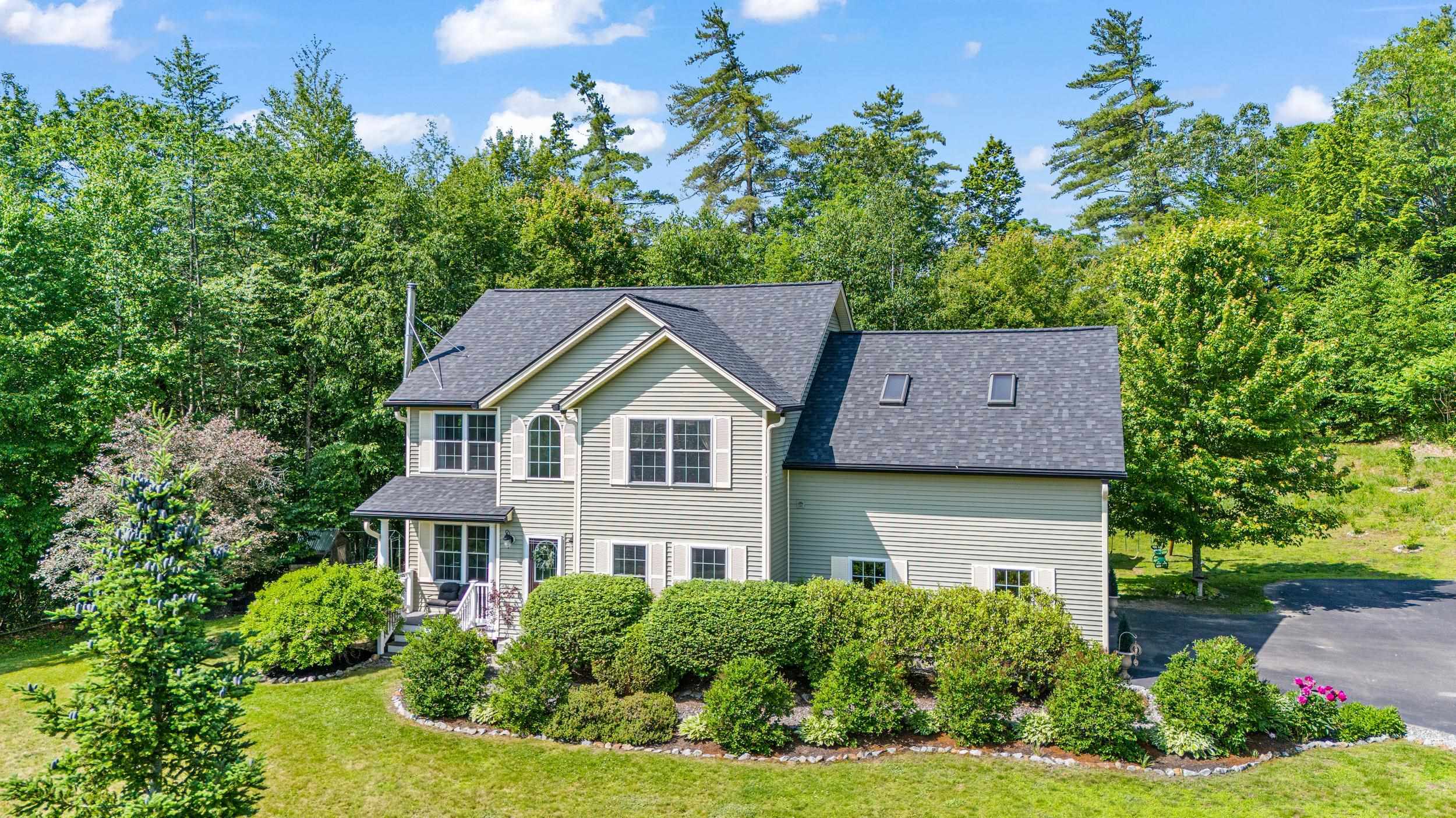 Property Photo: 26 Hobbs Court NH 03086