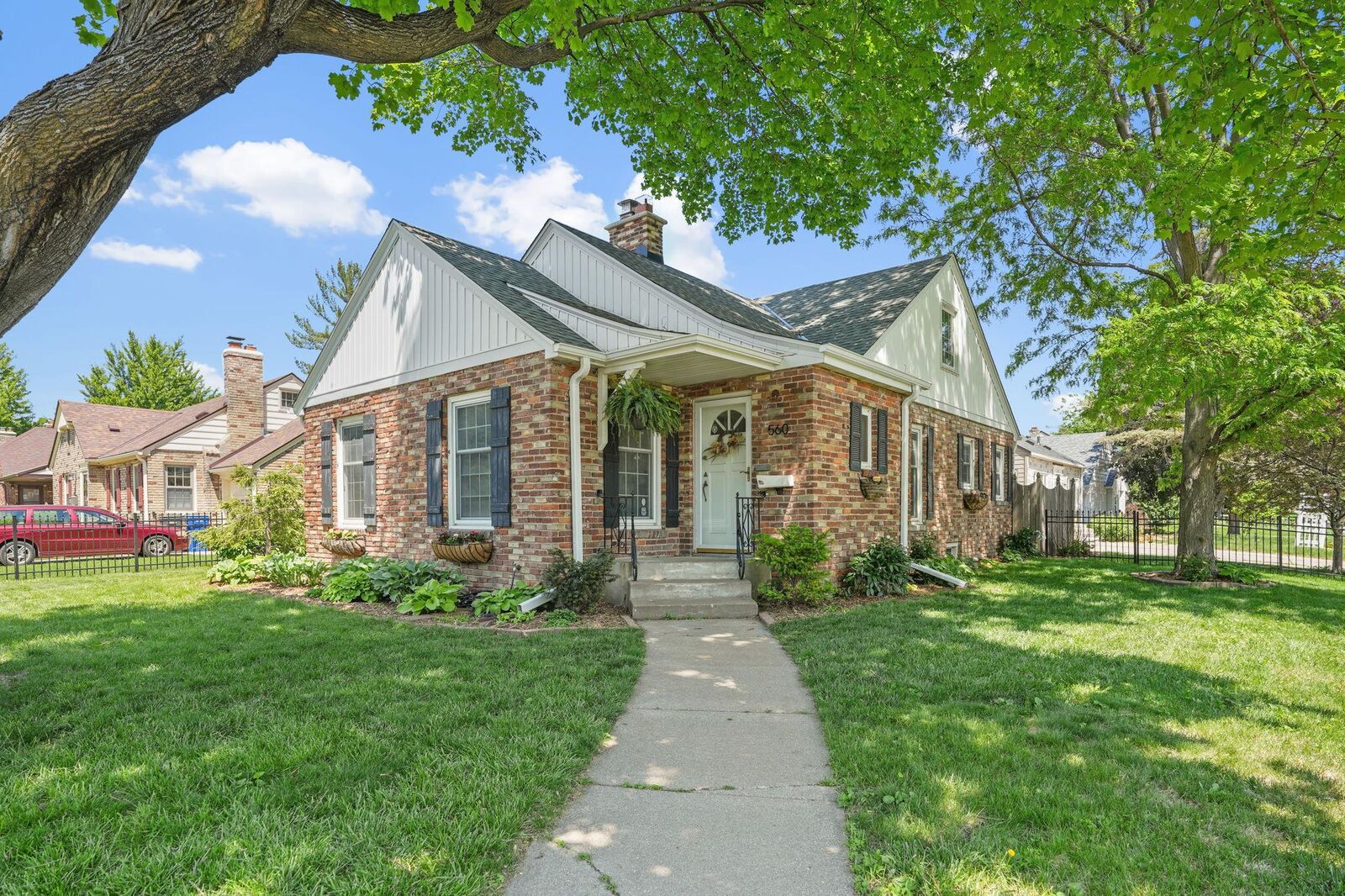 Property Photo:  560 Cretin Avenue S  MN 55116 