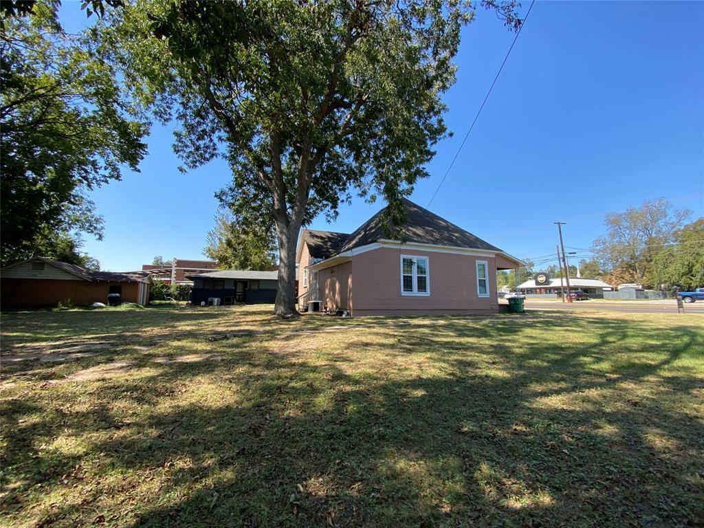 Property Photo: 416 W Palestine Avenue TX 75801