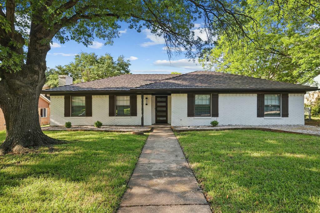 Property Photo:  2912 Brookview Drive  TX 75074 