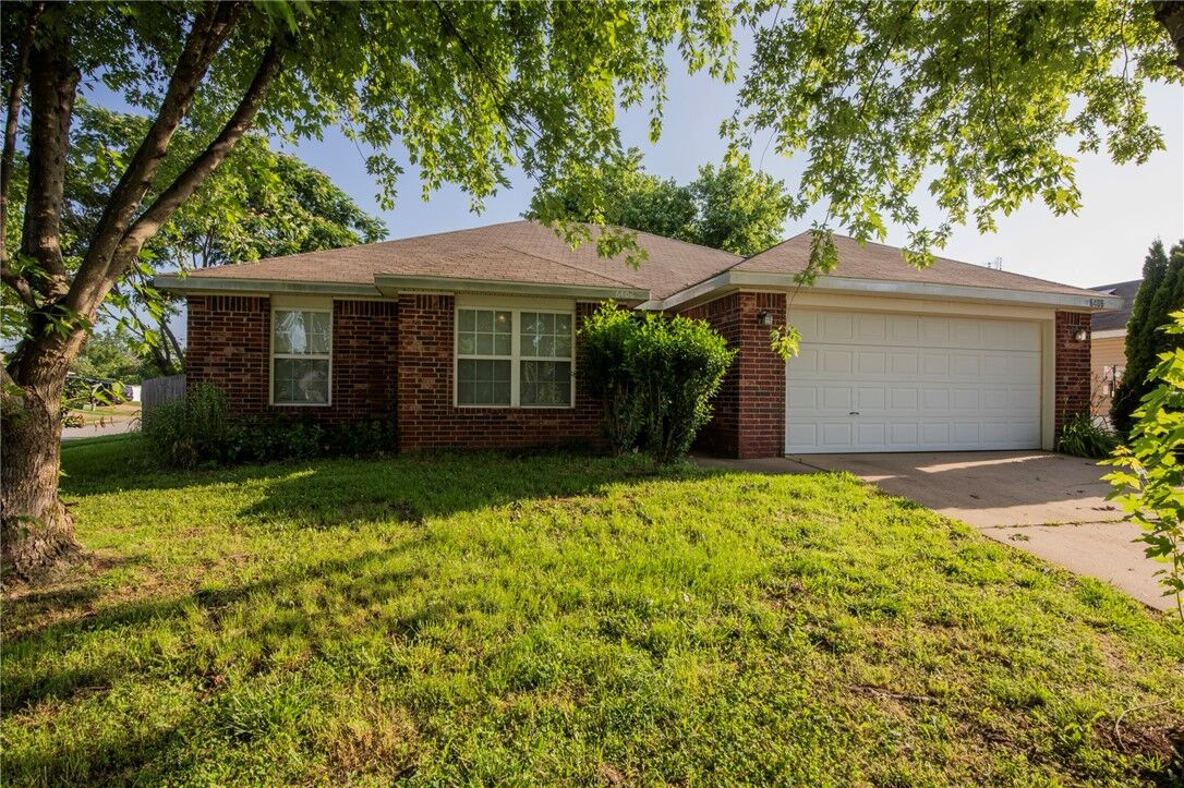 Property Photo:  6406 SW Meadow Well Avenue  AR 72713 