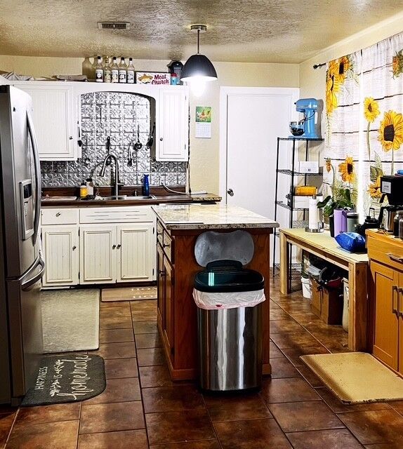 Property Photo:  3408 S Lincoln Street  AR 72761 