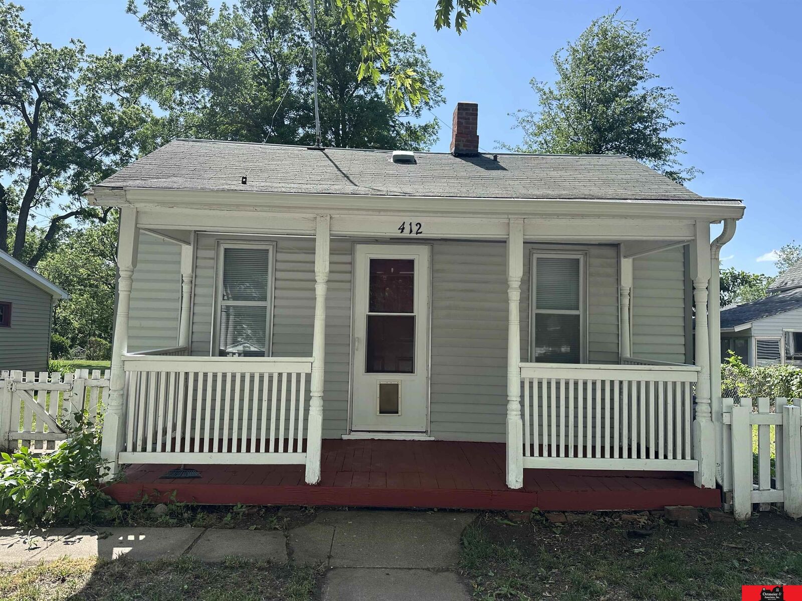 Property Photo: 412 N Osborn Avenue NE 68038