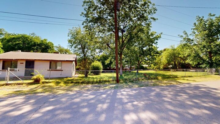 Property Photo:  1008 3rd St  NM 88352 