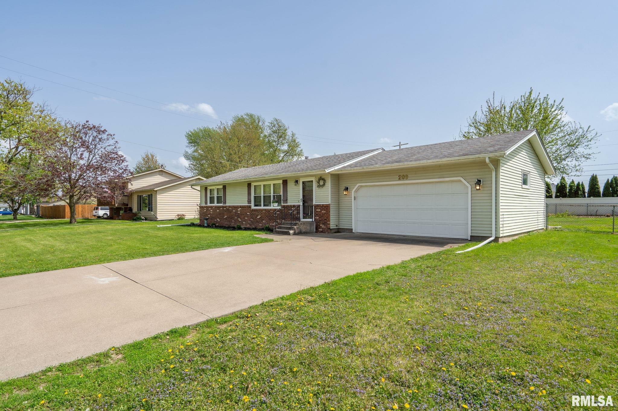 Property Photo: 209 Hilltop Street IL 61241