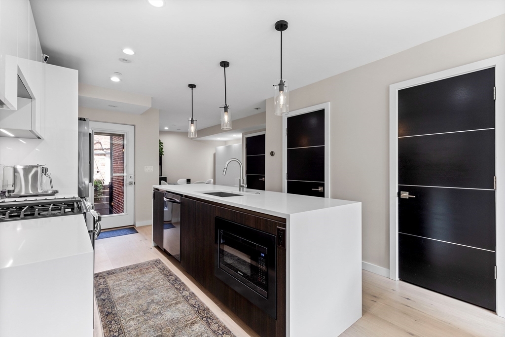 Property Photo:  55 Hull St 1  MA 02113 