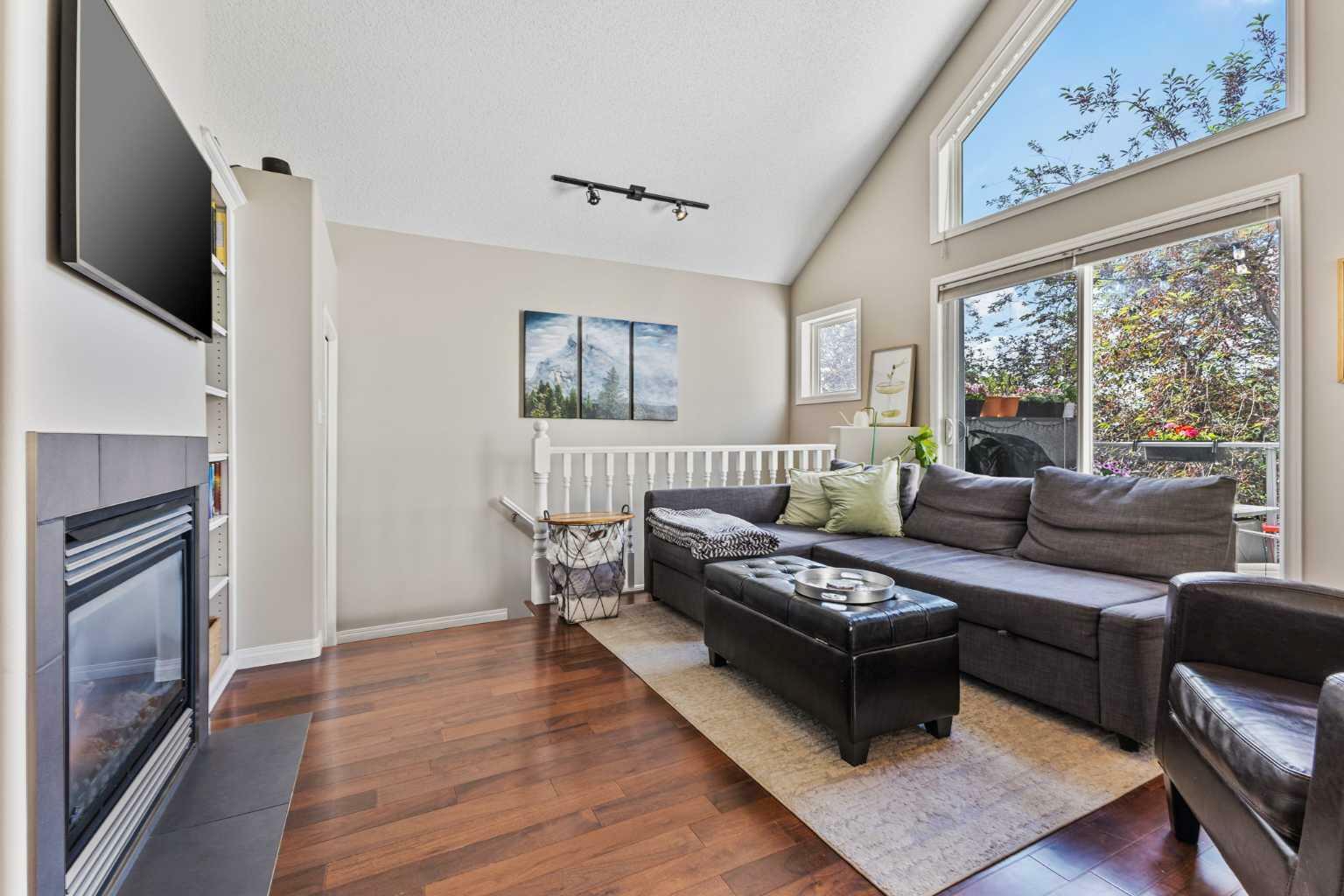 Property Photo: 5616 14 Avenue SW 2 AB T3H 3P9