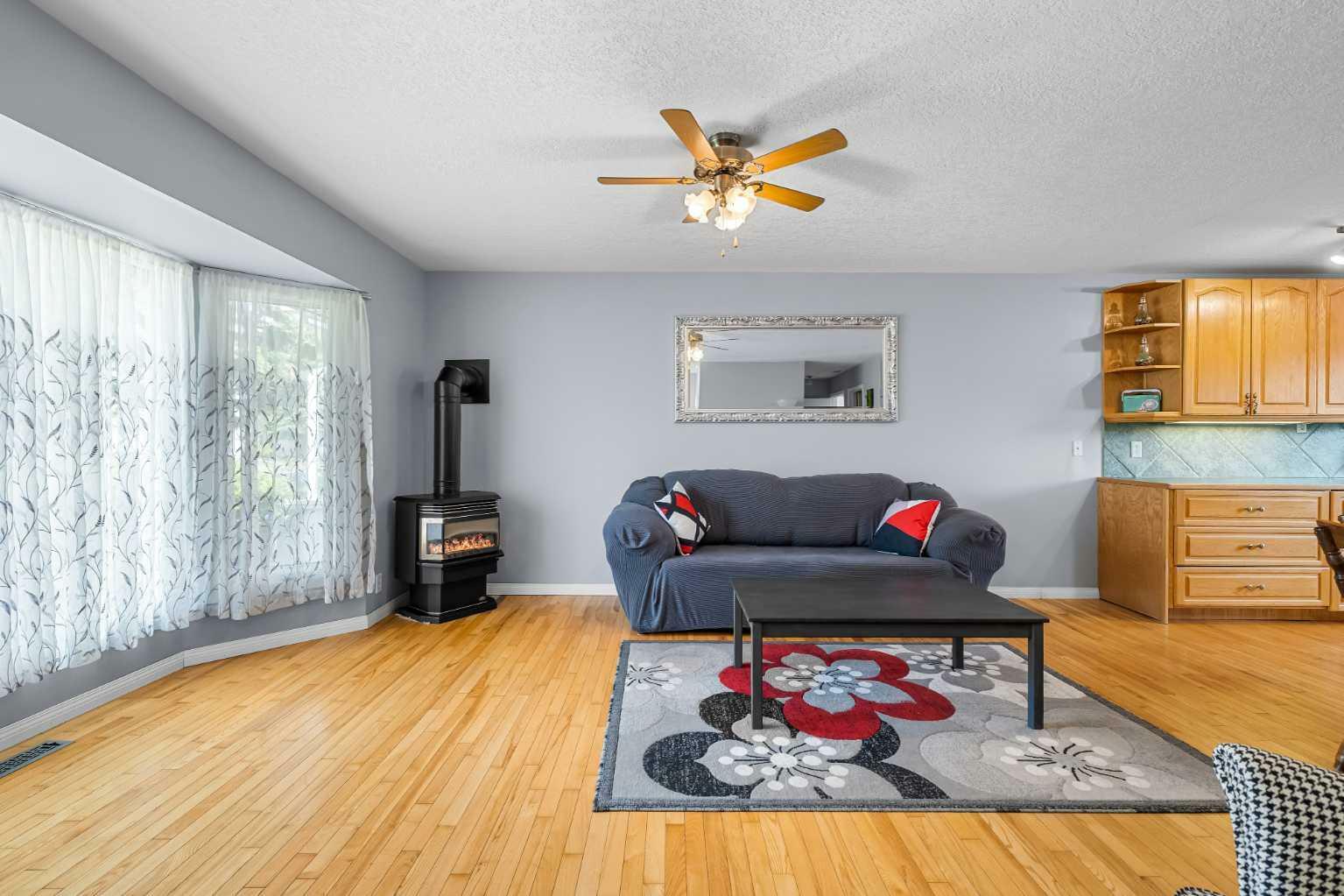 Property Photo:  461 78 Avenue NE  AB T2K 5A1 