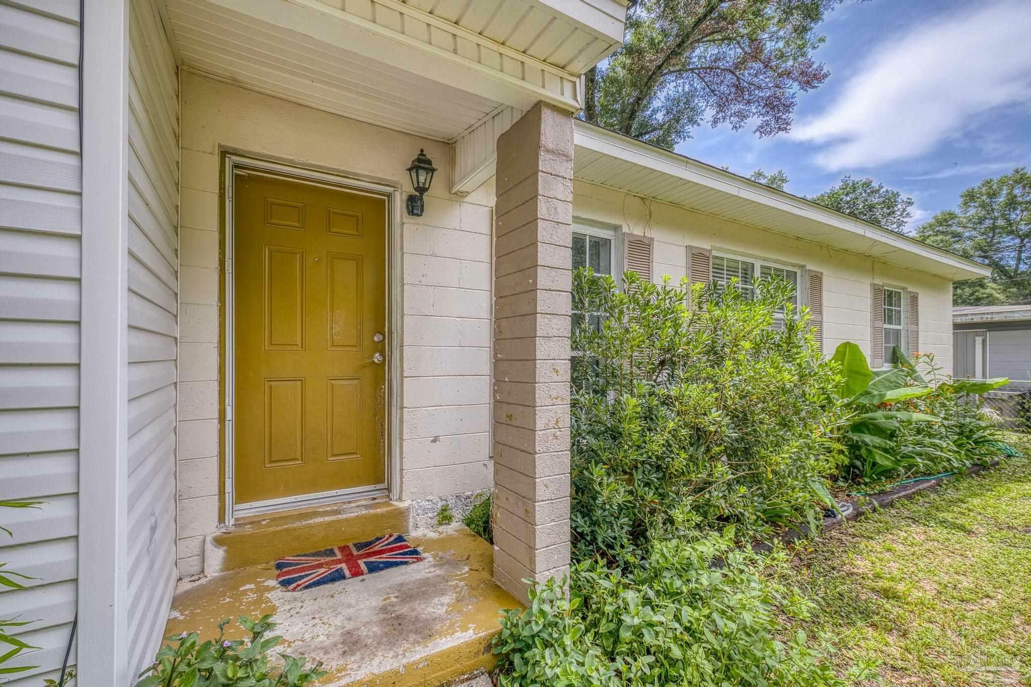 Property Photo: 412 N 57th Ave FL 32506