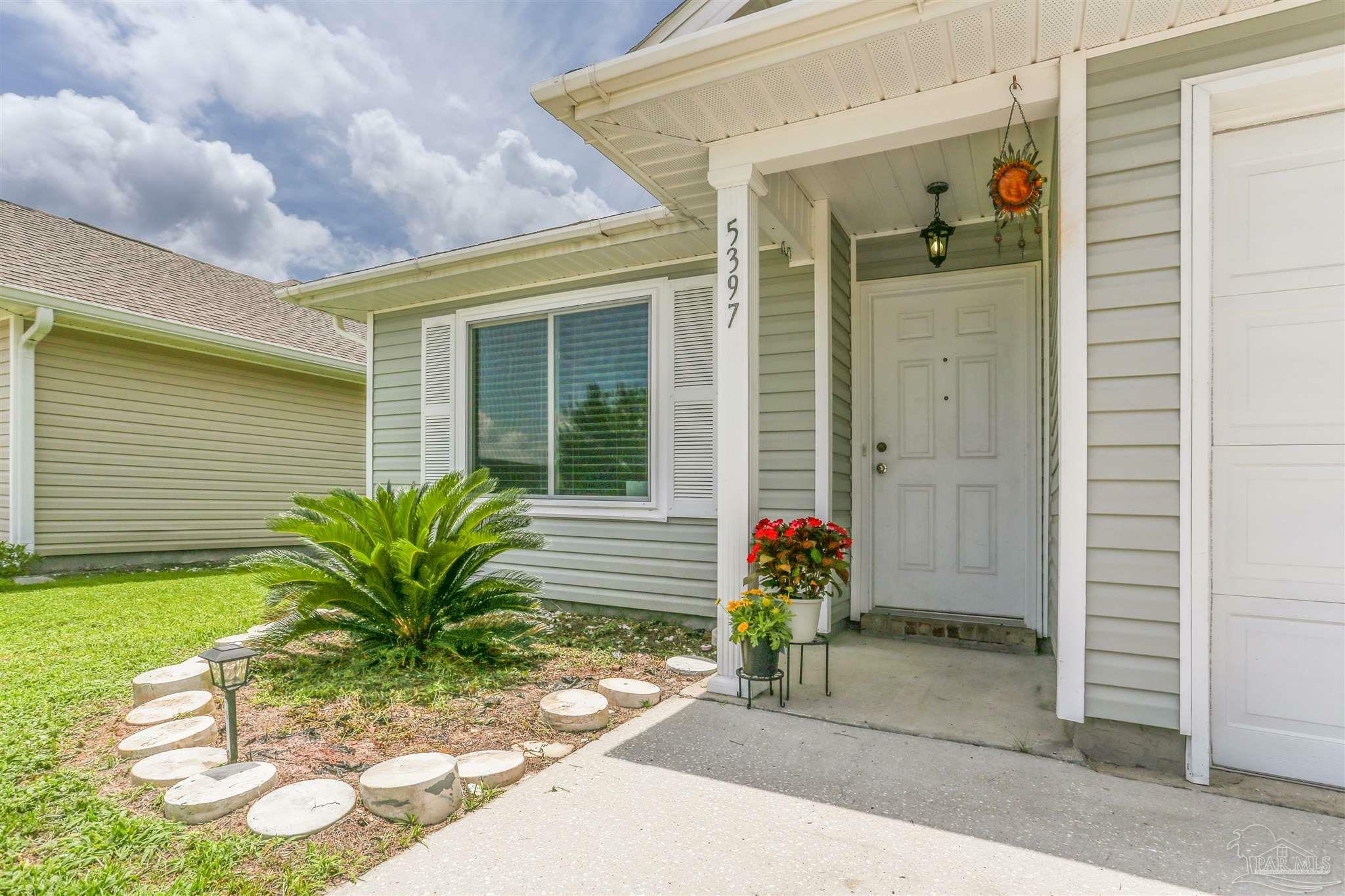 Property Photo: 5397 Fawn Ridge Dr FL 32563