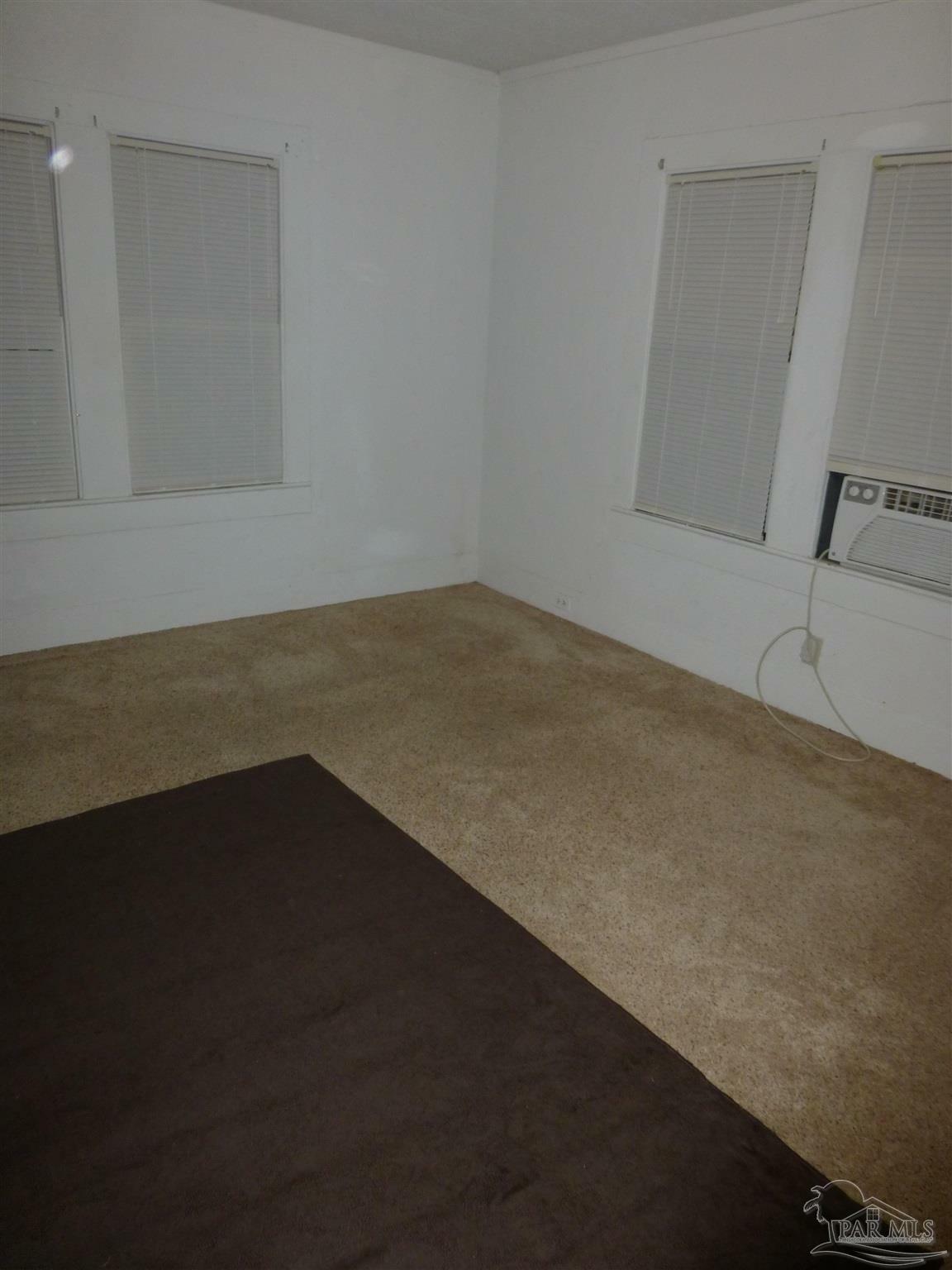 Property Photo:  19 N G St  FL 32502 