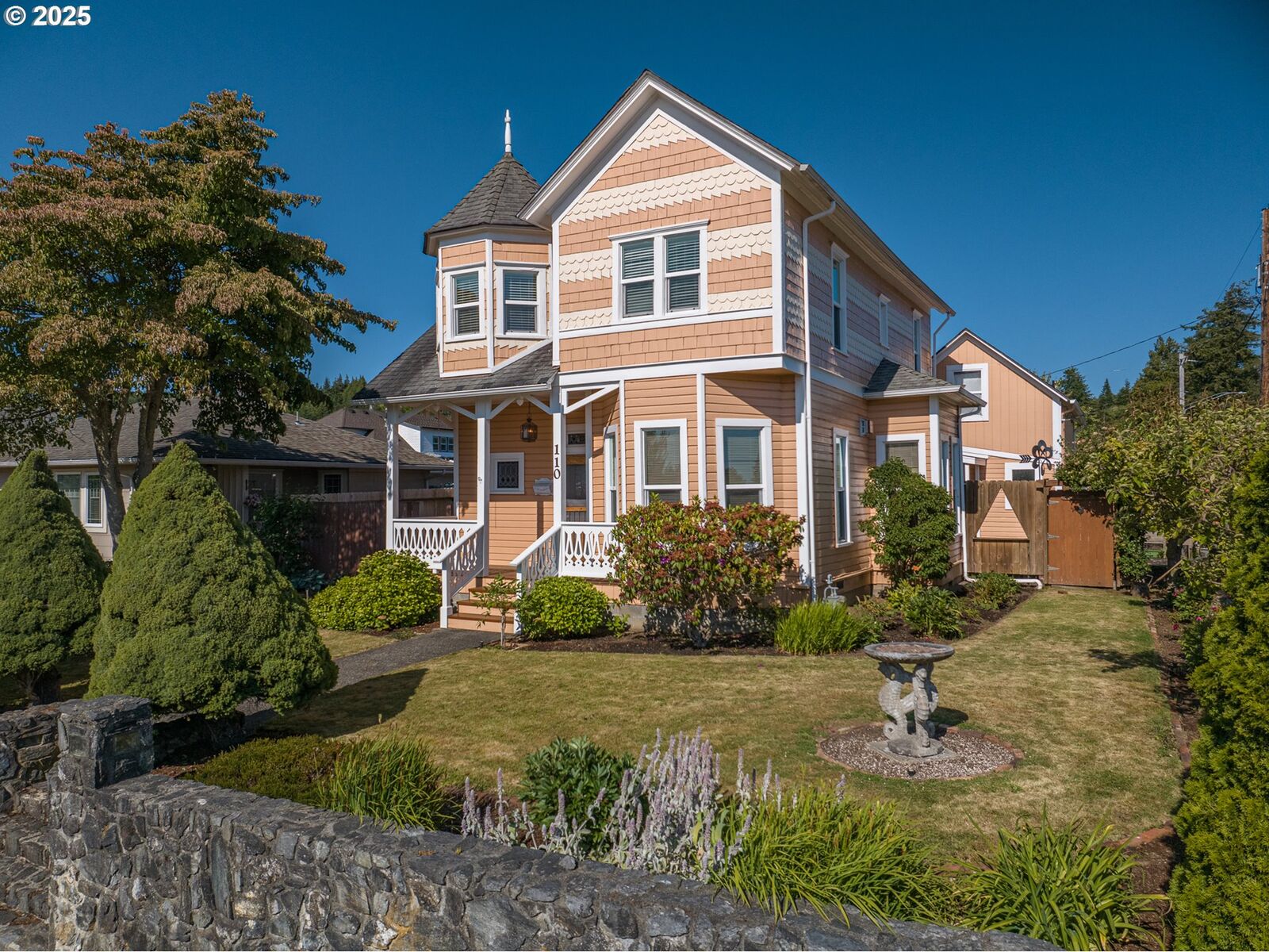 Property Photo:  110 N Elliott St  OR 97423 