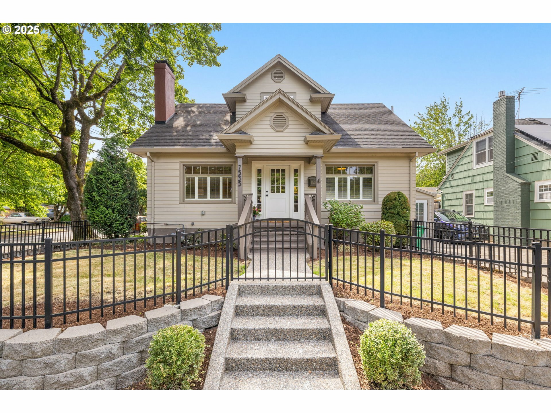 Property Photo: 7535 SE 20th Ave OR 97202