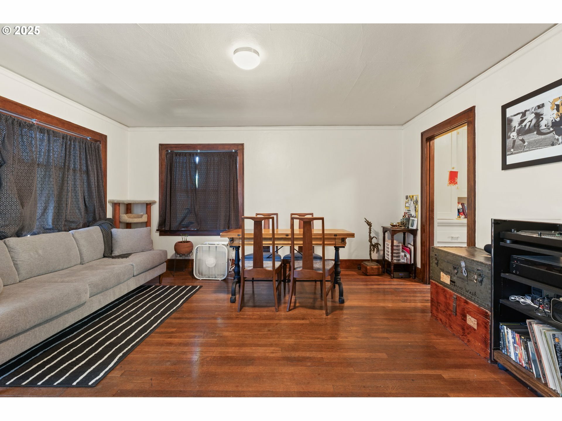 Property Photo:  922 934 SE 40th Ave  OR 97214 