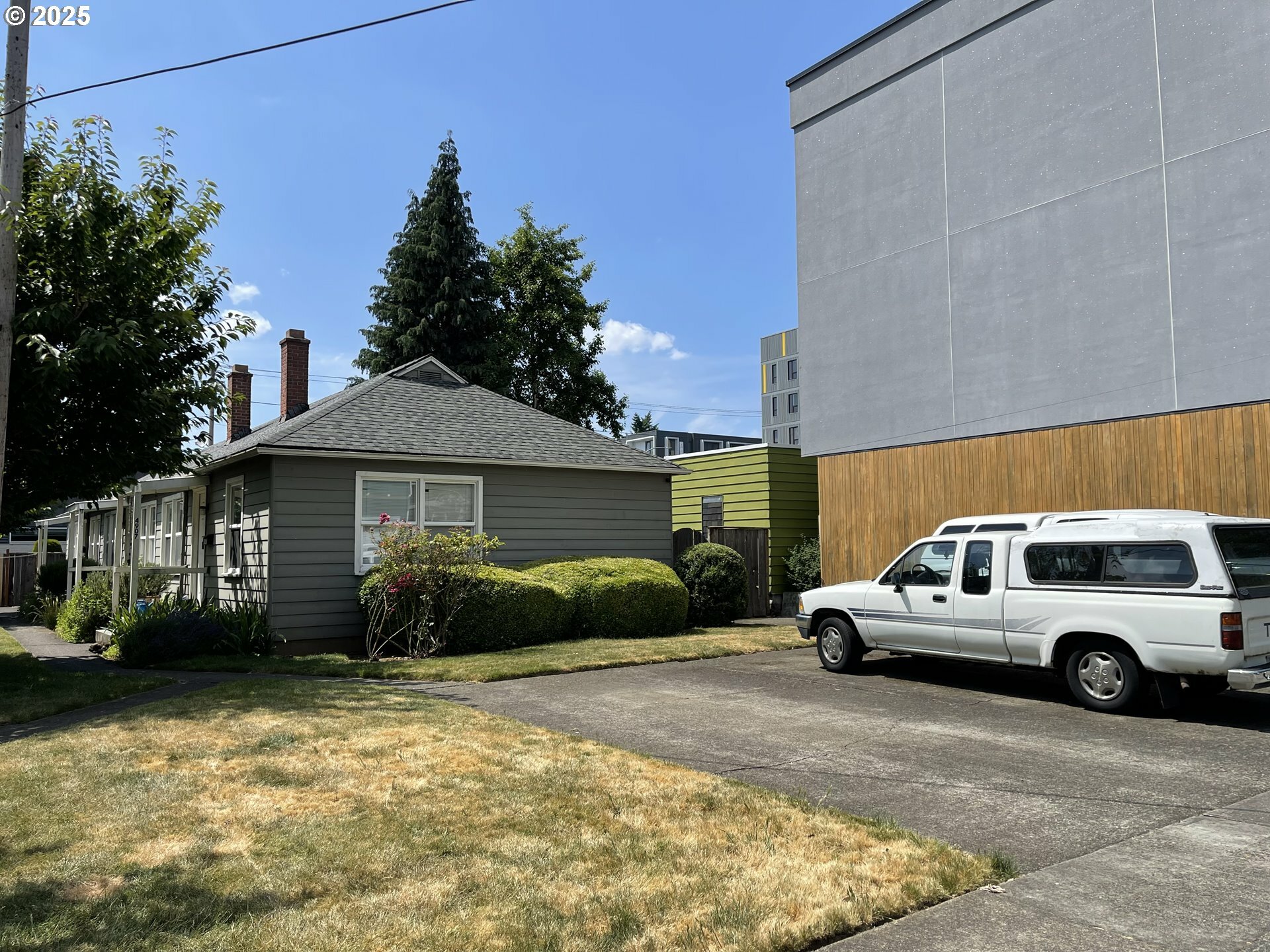 Property Photo:  4901 N Maryland  OR 97035 