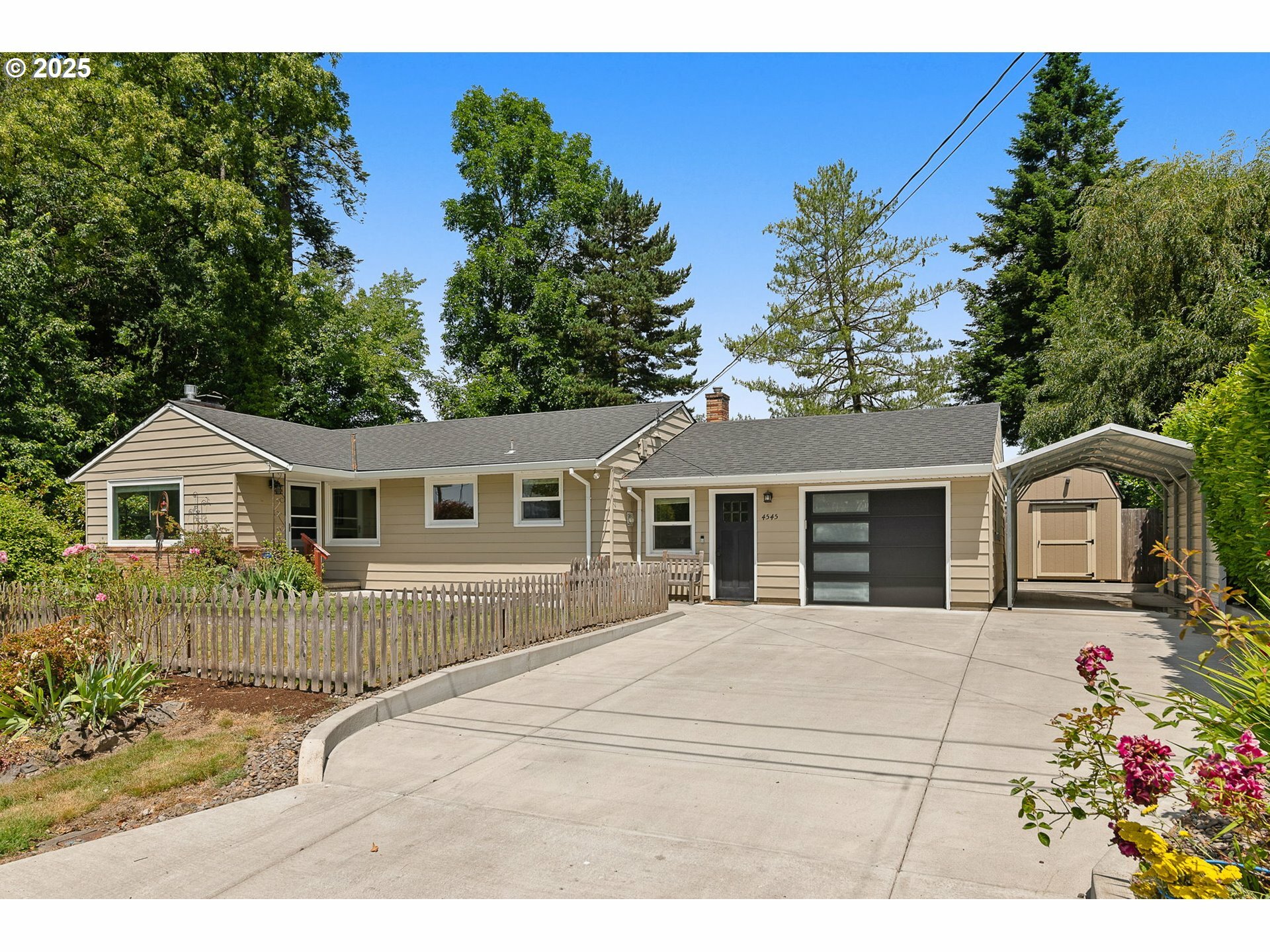 Property Photo:  4545 SW Poplar Ln  OR 97225 