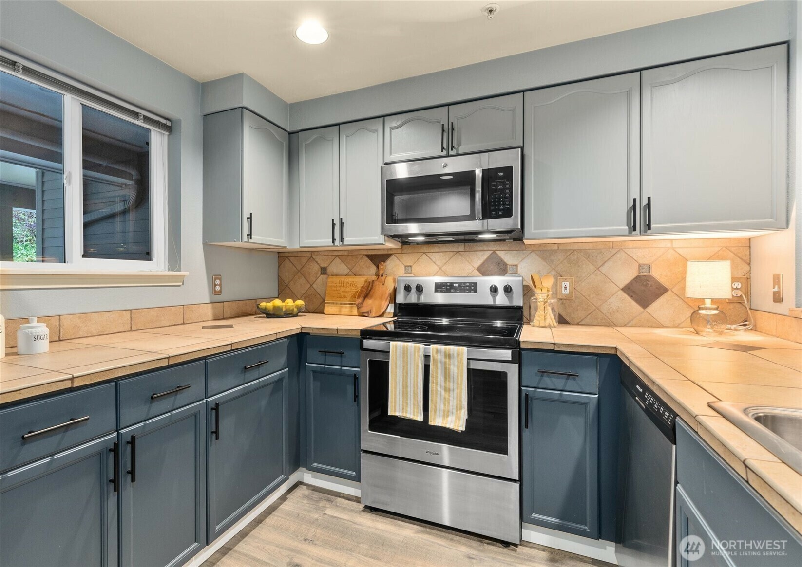 Property Photo:  15615  Waynita Way  NE B205  WA 98011 