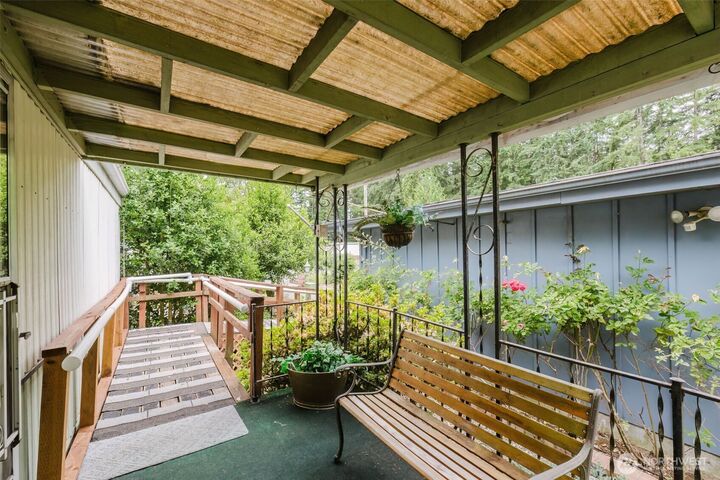 Property Photo: 6521 SE Mile Hill Drive 17 WA 98366