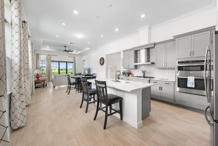 Property Photo: 521 SE Fascino Circle FL 34984