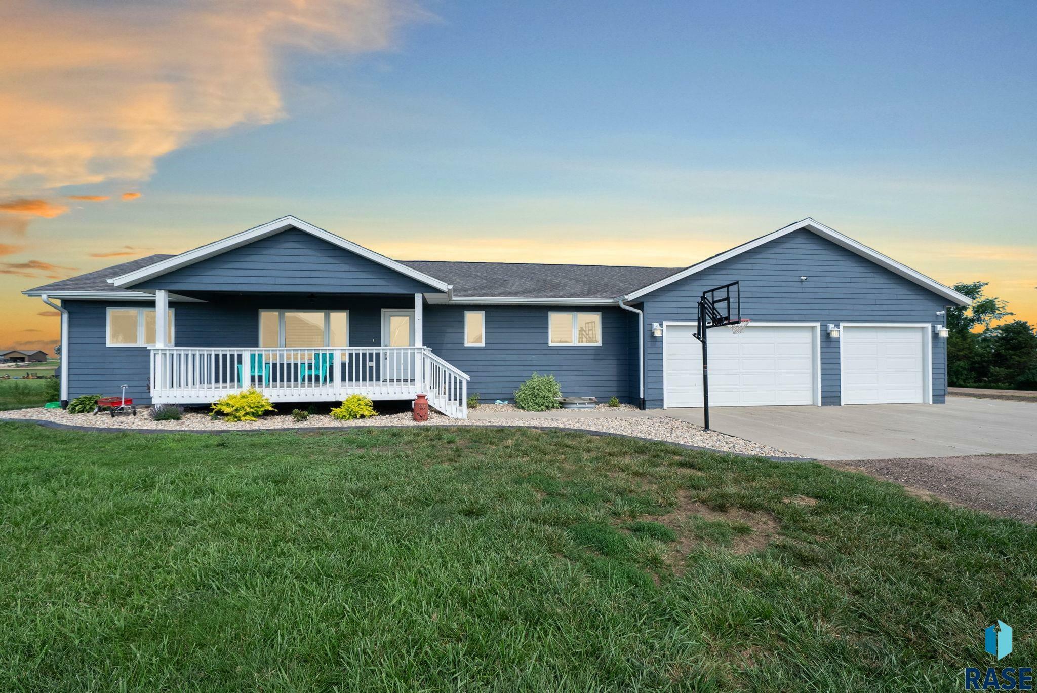 26190 Sunset Bluff Dr  Canistota SD 57012 photo