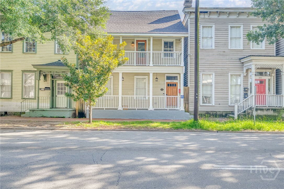 Property Photo:  216 W Henry Street  GA 31401 