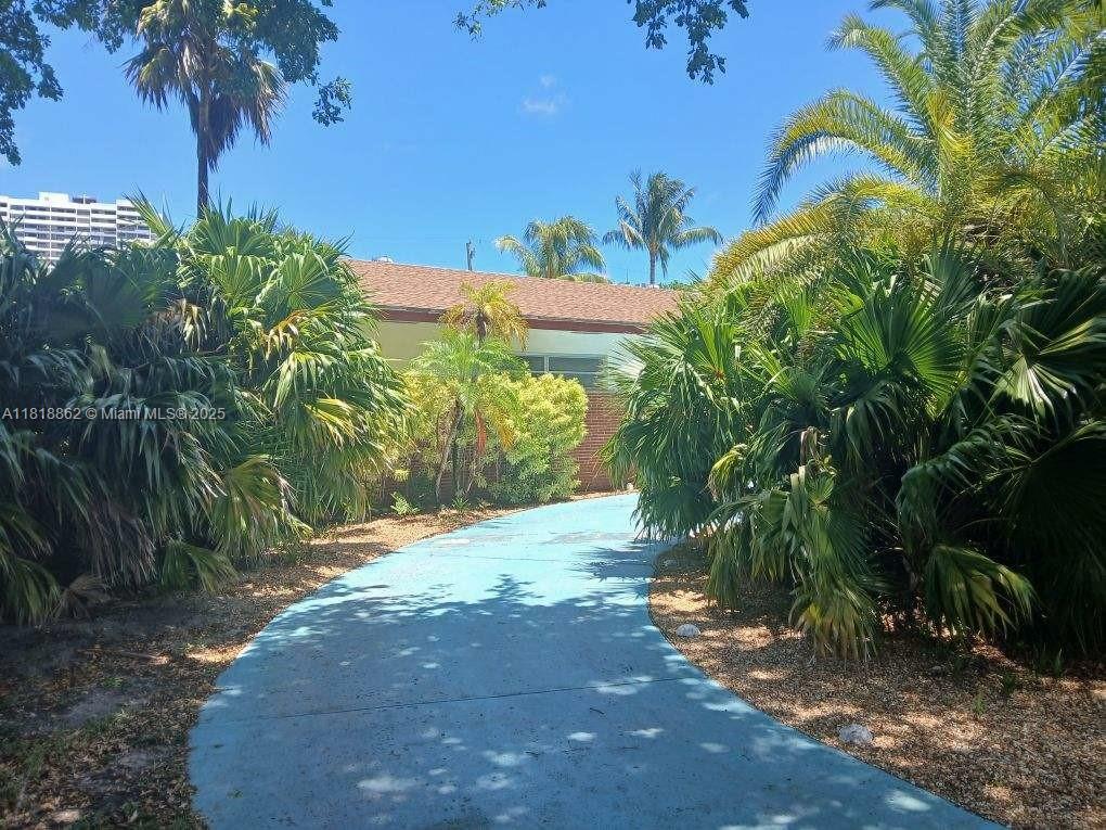 Property Photo: 2525 Flamingo Pl FL 33140