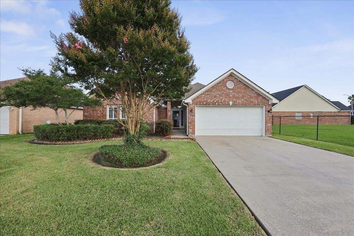 Property Photo: 3505 Lake Arthur TX 77642
