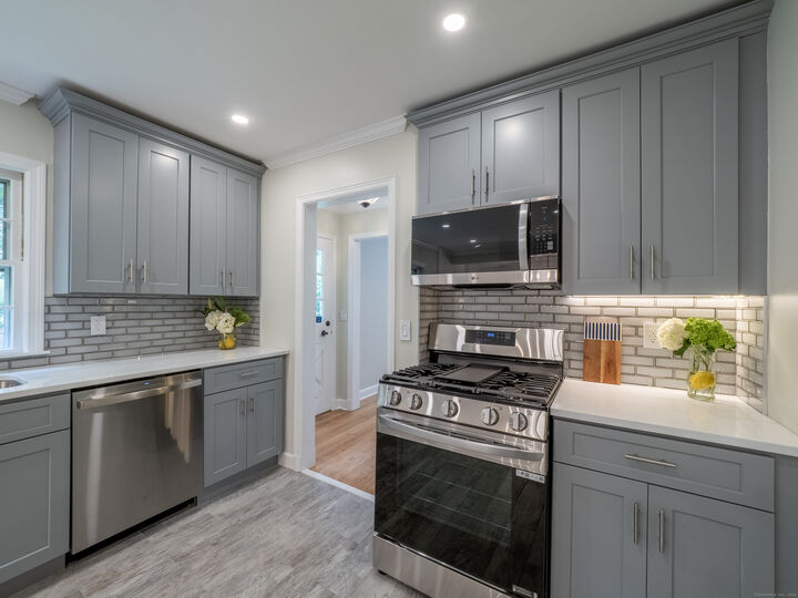 Property Photo: 8 Hillcrest Avenue CT 06820