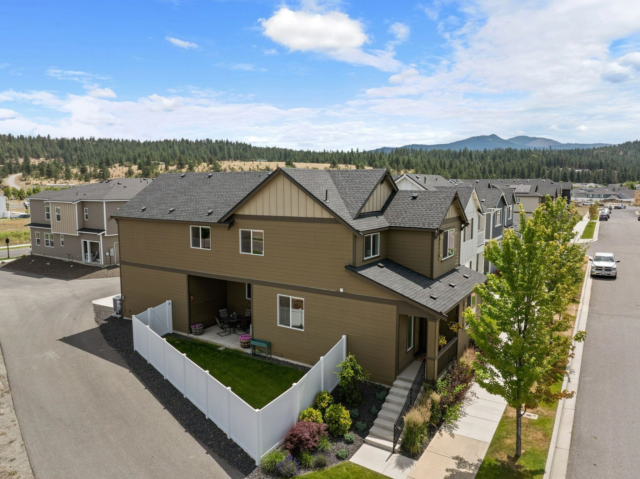 Property Photo: 2692 N Swainson Ln WA 99019