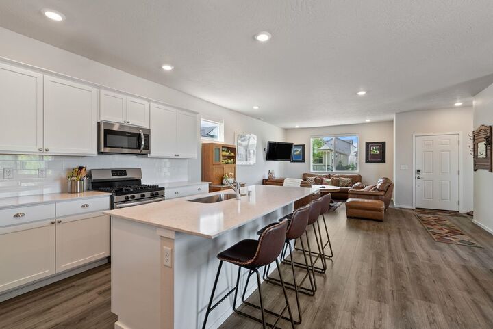 Property Photo:  2692 N Swainson Ln  WA 99019 