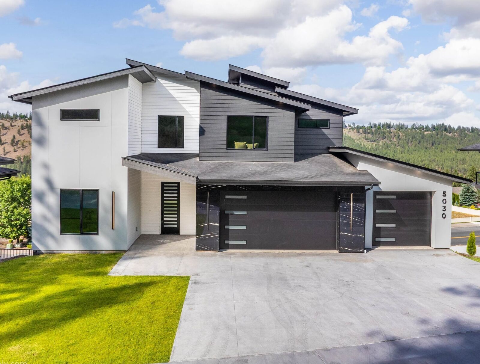 Property Photo:  5030 S Lincoln Way  WA 99224 