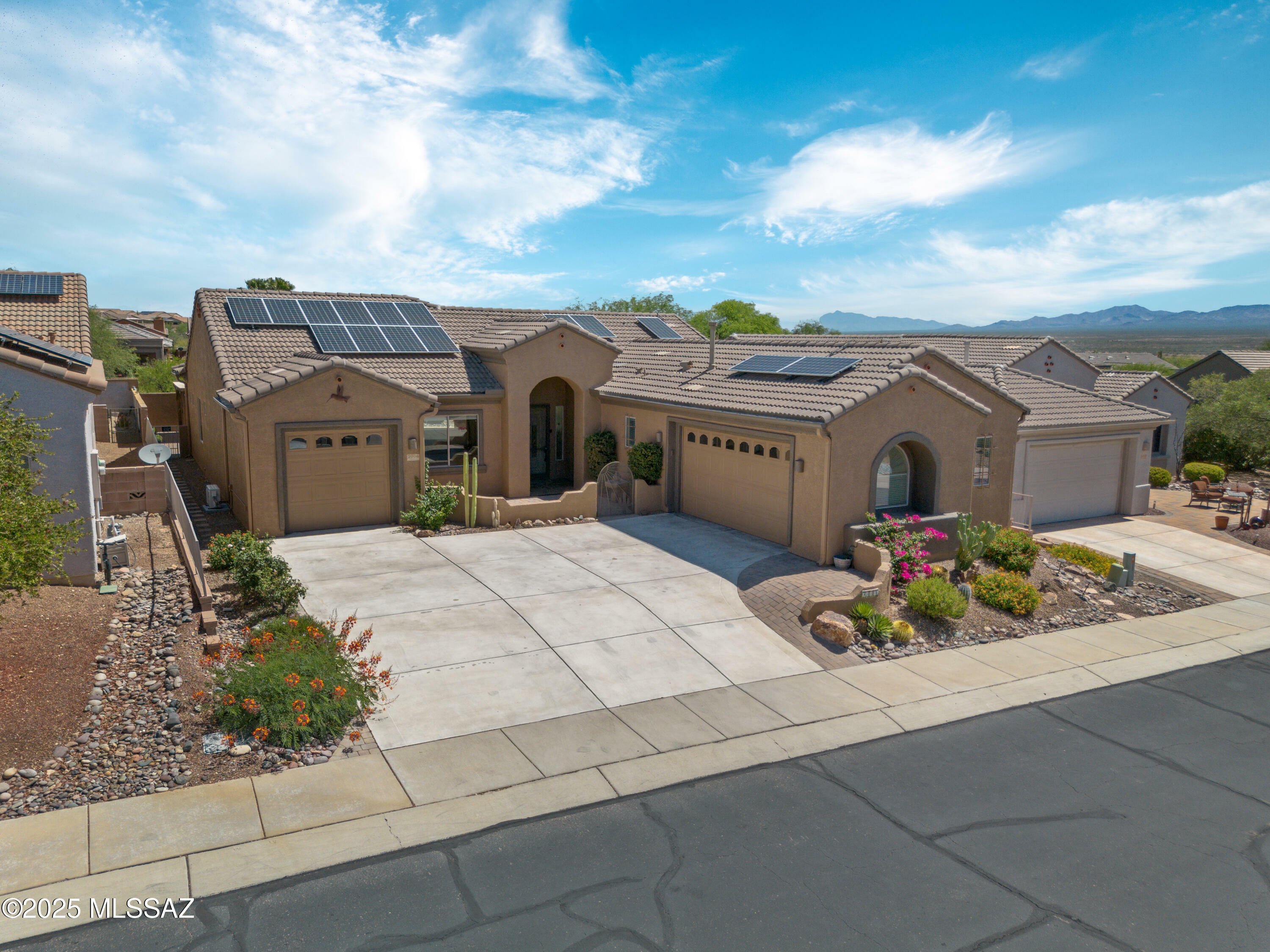 Property Photo:  2006 W Cactus Run Drive  AZ 85622 