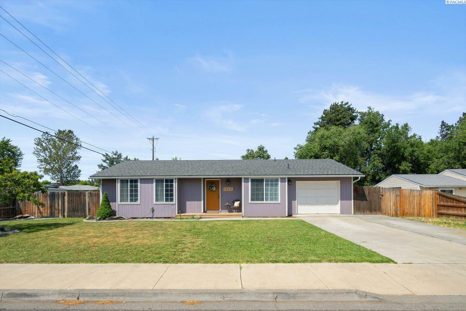 Property Photo: 324 S Zinser WA 99336