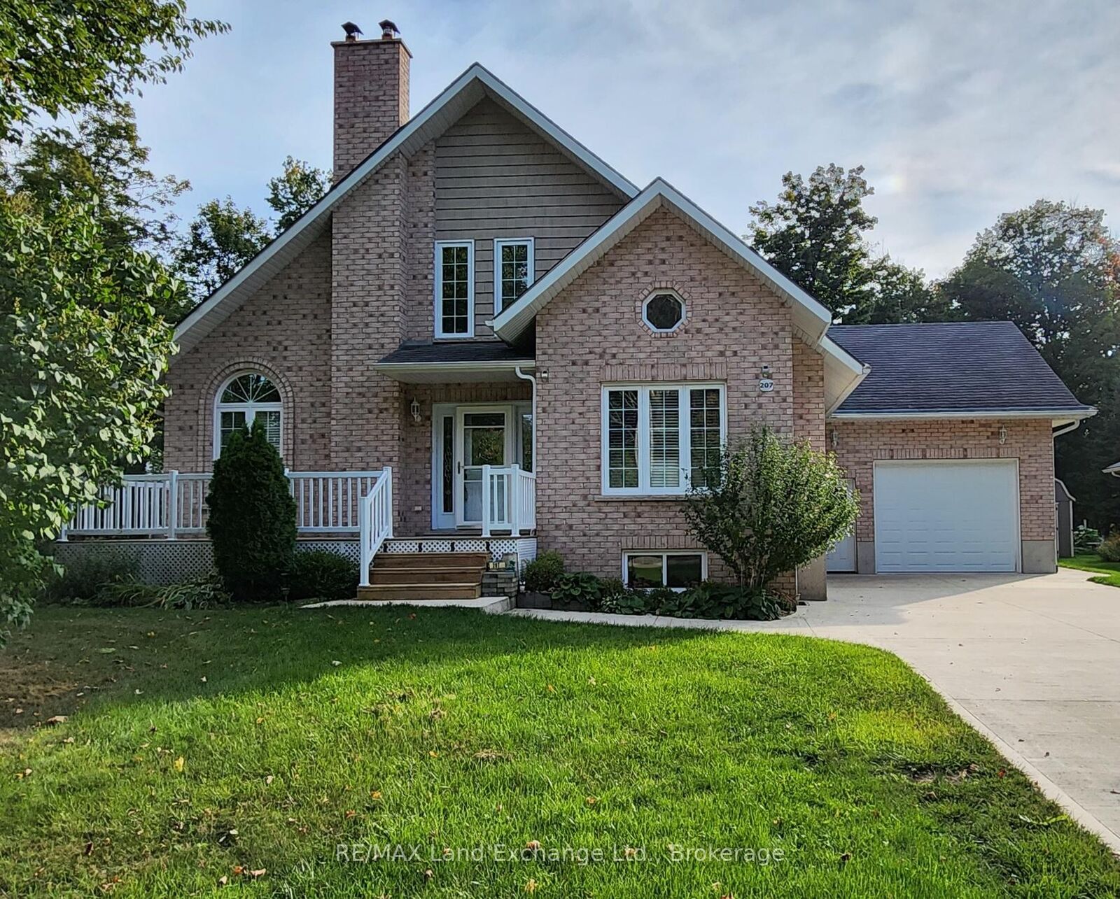 Property Photo: 207 Birch Crescent ON N0G 2R0