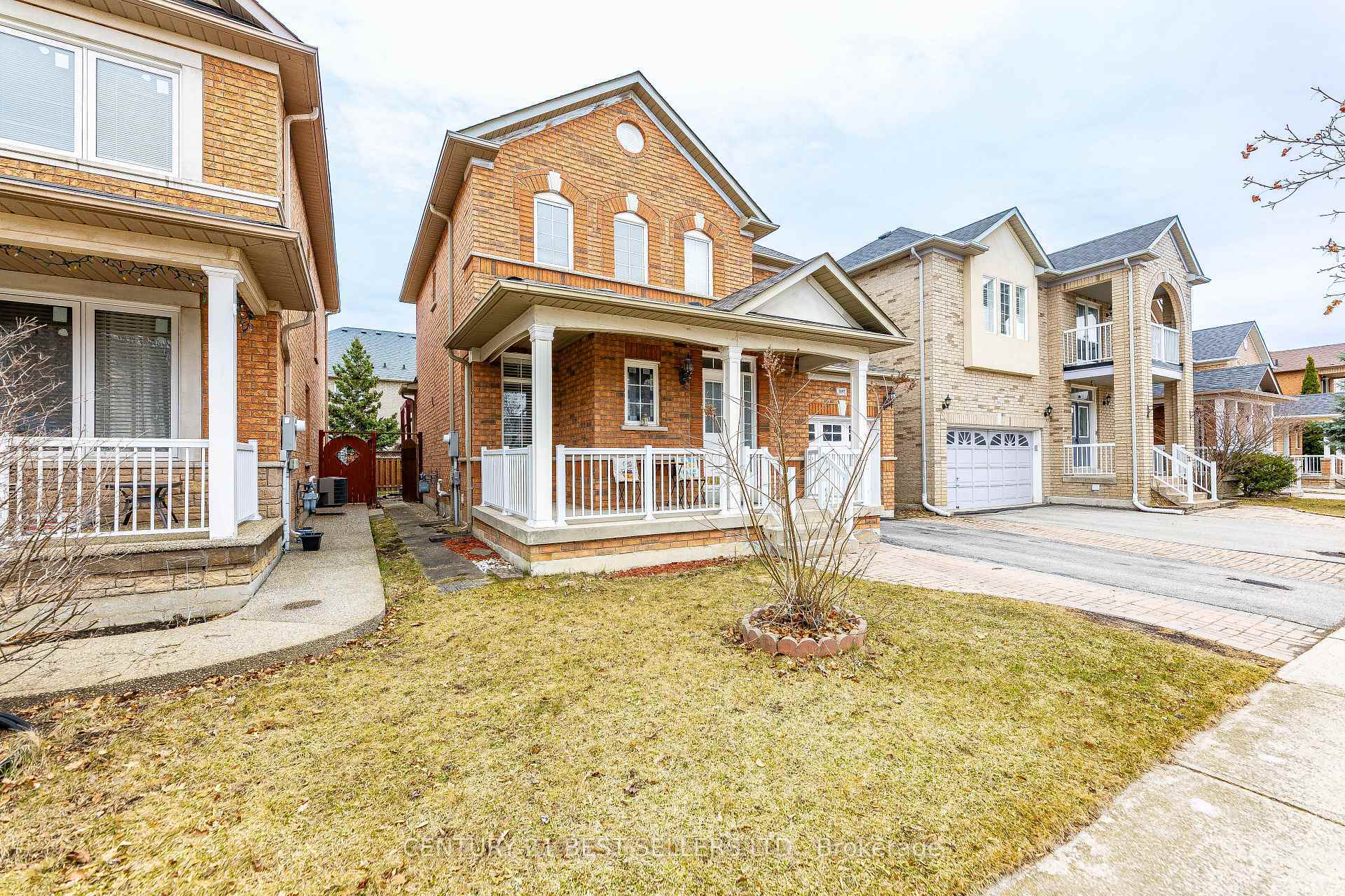 Photo de la propriété: 3852 Oland Drive ON L5M 6M8