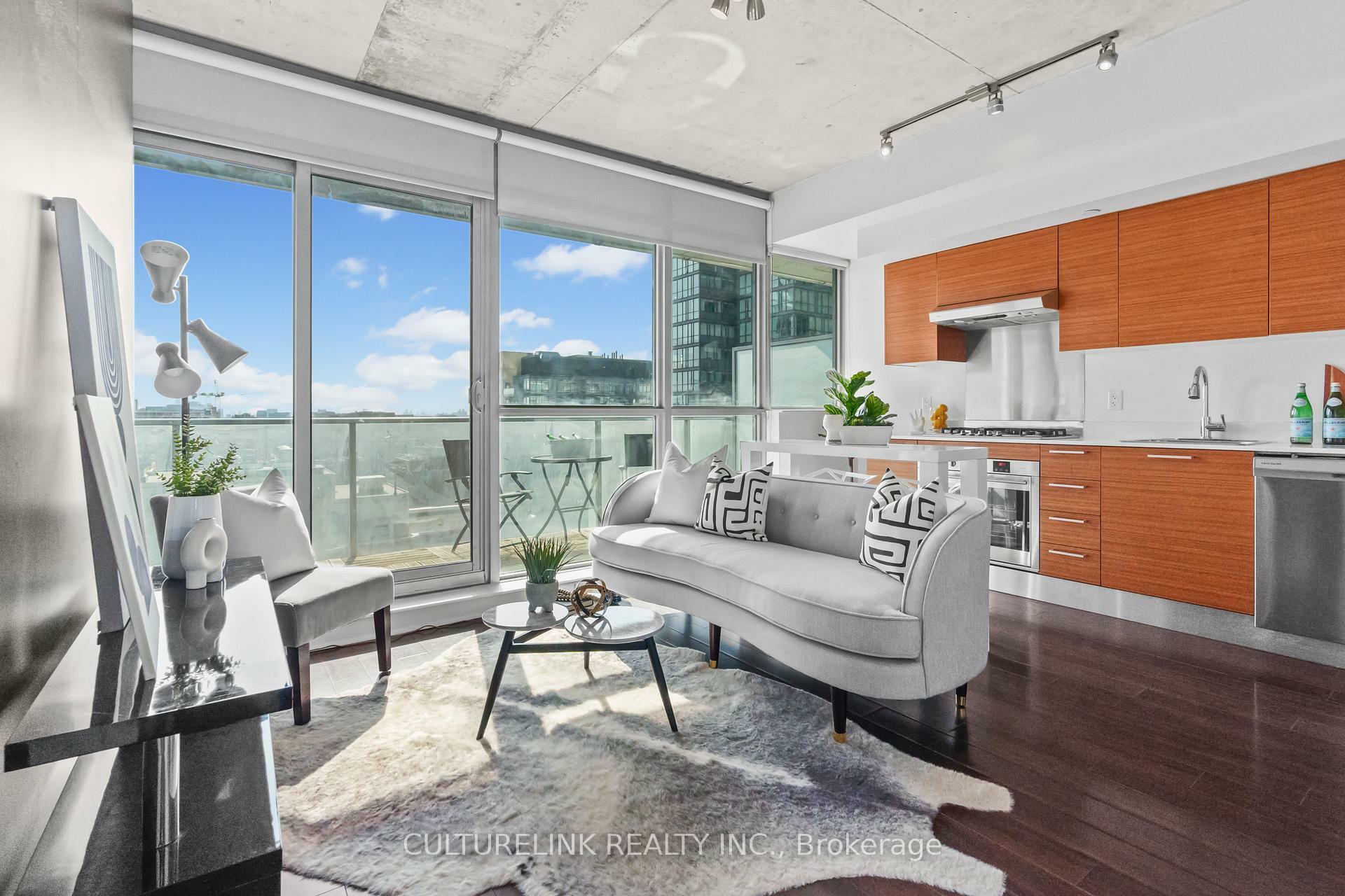 Property Photo: 375 King Street W 1901 ON M5V 1K5