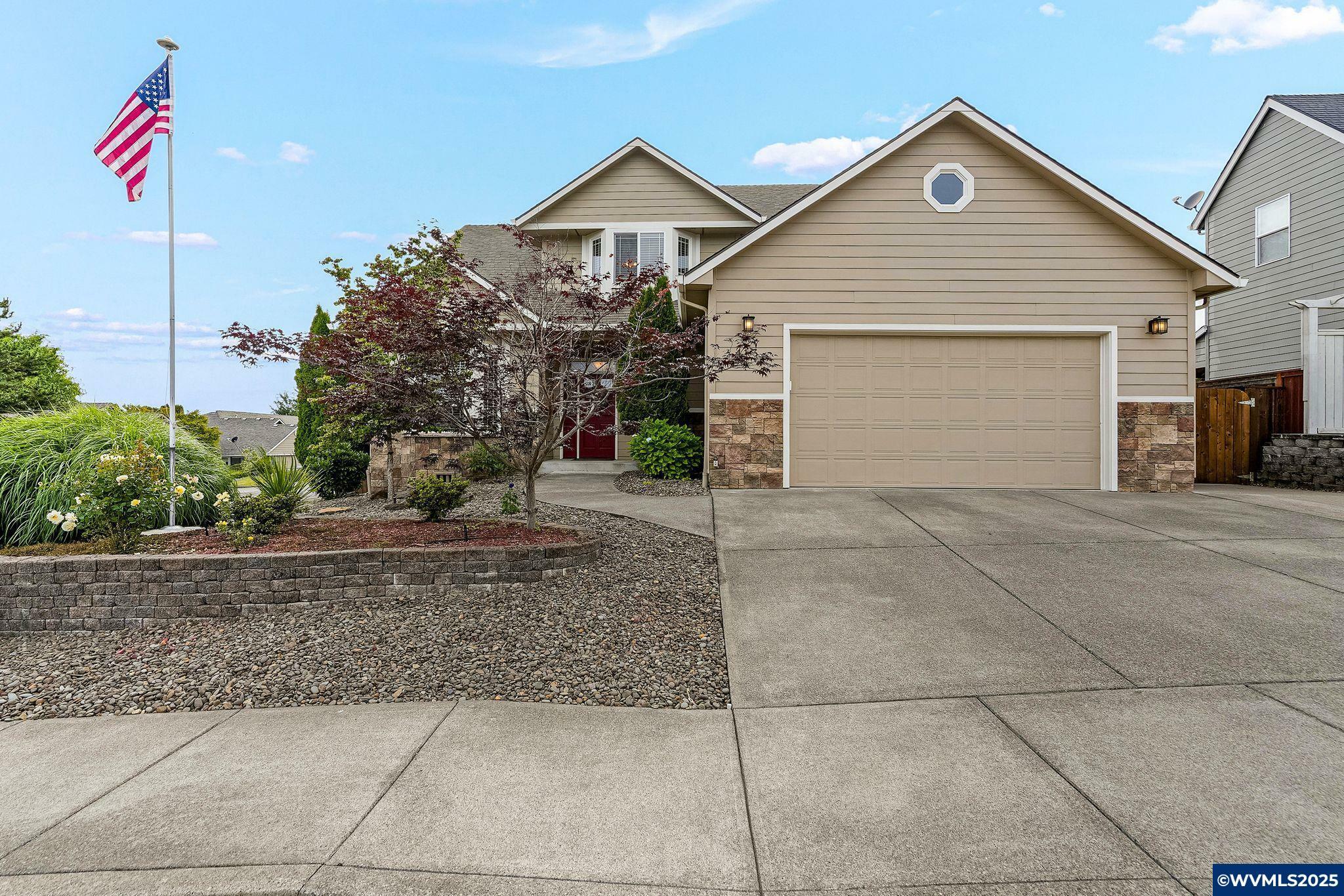 Property Photo: 413 NW Harold St OR 97385