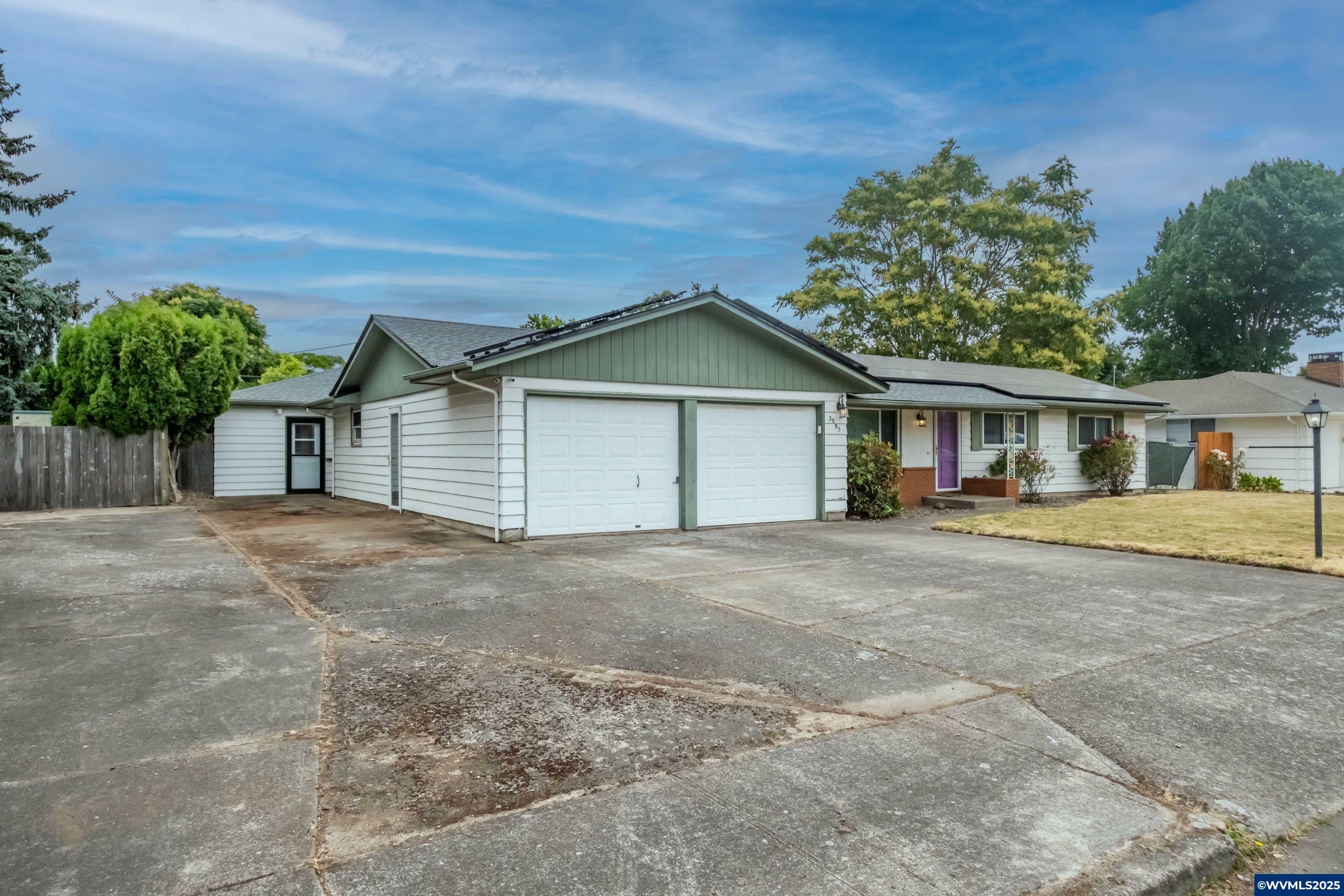 Property Photo:  3085 Windsor Av NE  OR 97301 