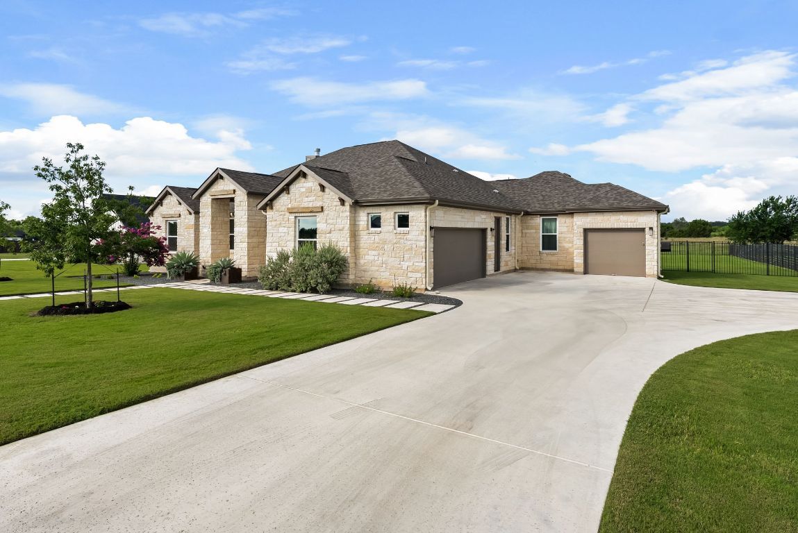Property Photo: 104 Huerta Road TX 76527