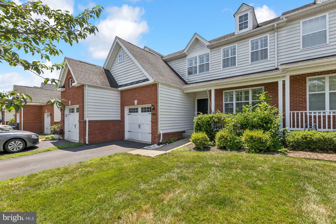 Property Photo: 15447 Painters Cove Way VA 20169