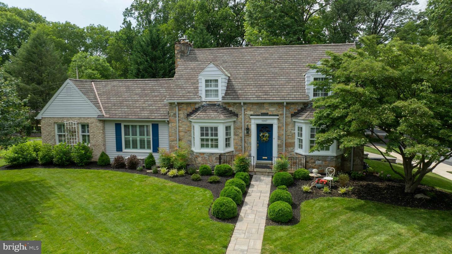 Property Photo:  1067 Helen Avenue  PA 17601 