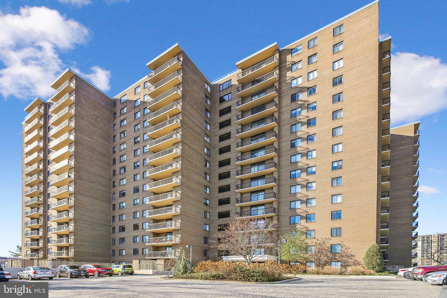 Property Photo: 200 N Pickett Street 108 VA 22304